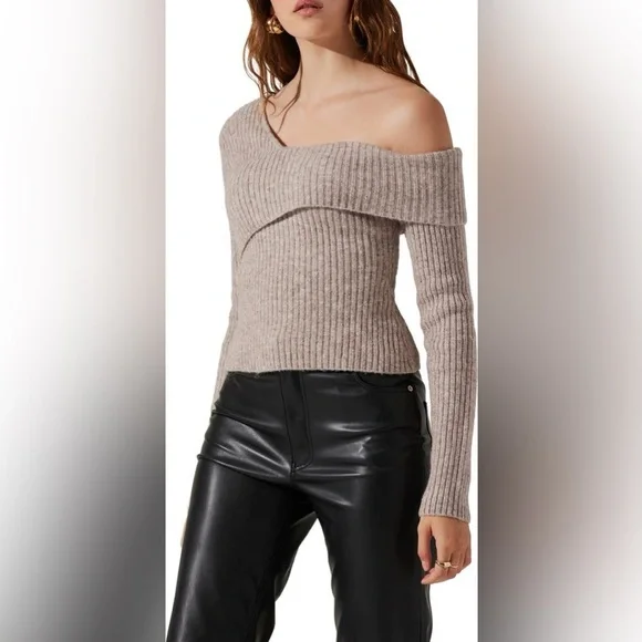 ASTR Assymetric Foldover One Shoulder Rib Sweater - Picture 4 of 12